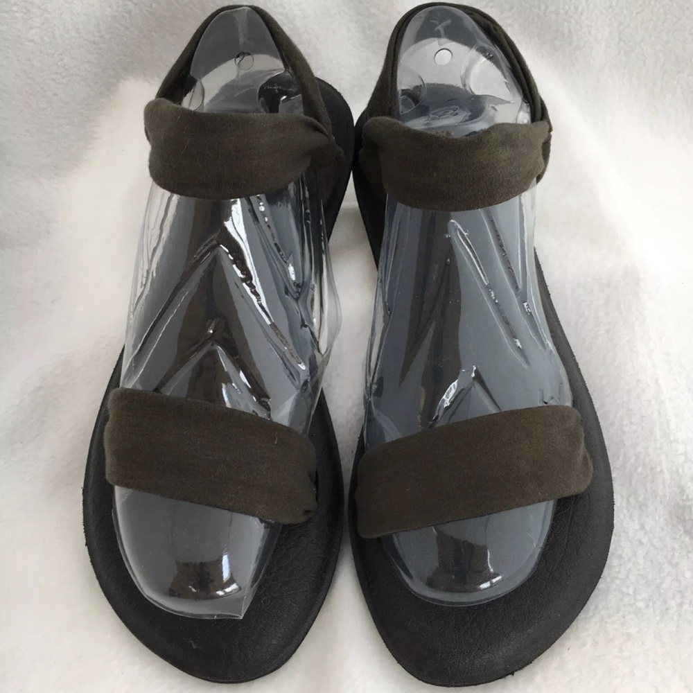 Sanuk Olive Green and Black Strap Sandals